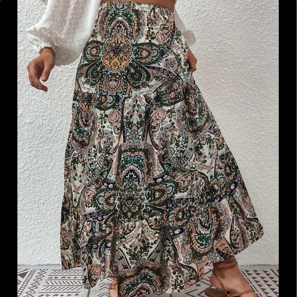 Boho Gypsy Plus Size Floral Paisleys Print Skirt - Picture 5 of 8